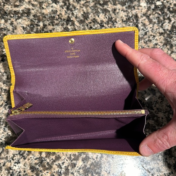 Louis Vuitton Epi Sarah Long Wallet - Picture 3 of 7